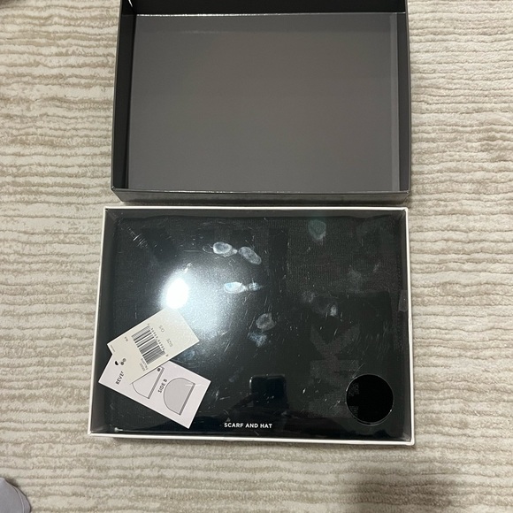 Michael Kors Elegant Black Set - Picture 3 of 4